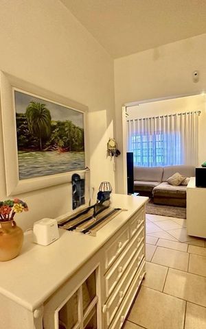 Casa à venda com 158m², 3 quartos e 2 vagas Casa à venda com 158m², 3 quartos e 2 vagasCorredor