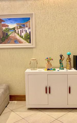 Casa à venda com 158m², 3 quartos e 2 vagas Casa à venda com 158m², 3 quartos e 2 vagasSala