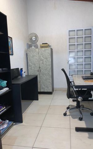 Casa à venda com 158m², 3 quartos e 2 vagas Casa à venda com 158m², 3 quartos e 2 vagasEscritório