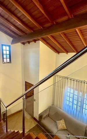 Casa à venda com 158m², 3 quartos e 2 vagas Casa à venda com 158m², 3 quartos e 2 vagasEscadas Studio