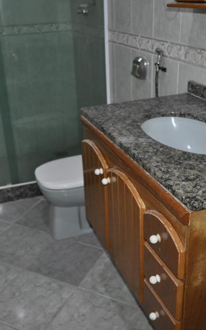 Casa à venda com 250m², 3 quartos e 1 vagaBanheiro