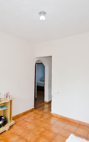 Casa à venda com 300m², 2 quartos e 3 vagas Casa à venda com 300m², 2 quartos e 3 vagasSala