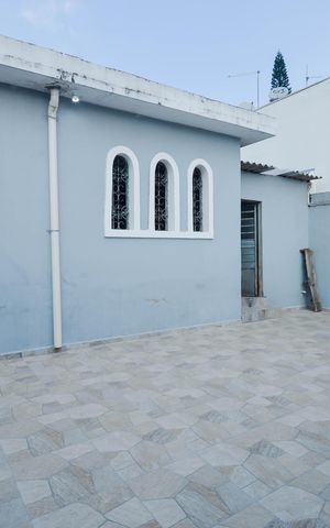 Casa à venda com 300m², 2 quartos e 3 vagas Casa à venda com 300m², 2 quartos e 3 vagasGaragem