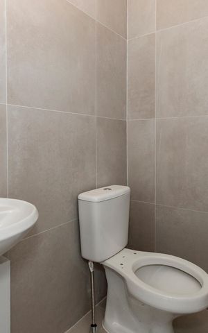 Apartamento à venda com 144m², 3 quartos e 2 vagas Apartamento à venda com 144m², 3 quartos e 2 vagasBanheiro de Serviço
