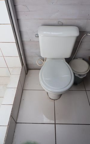 Casa à venda com 200m², 6 quartos e 4 vagasBanheiro