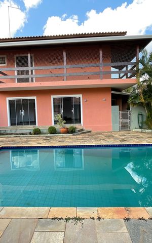 Casa de condomínio para alugar com 390m², 5 quartos e 4 vagas Casa de condomínio para alugar com 390m², 5 quartos e 4 vagasÁrea Externa