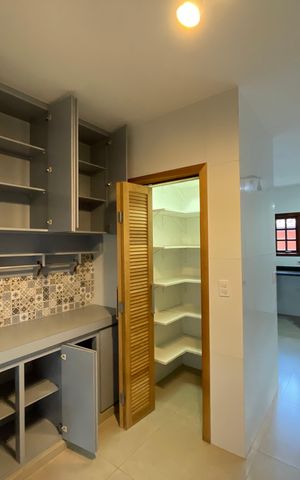 Casa de condomínio para alugar com 390m², 5 quartos e 4 vagas Casa de condomínio para alugar com 390m², 5 quartos e 4 vagasQuarto de Serviço