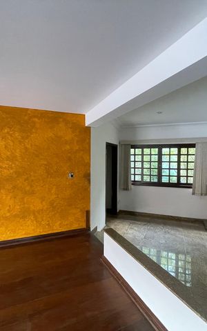 Casa de condomínio para alugar com 390m², 5 quartos e 4 vagas Casa de condomínio para alugar com 390m², 5 quartos e 4 vagasSala