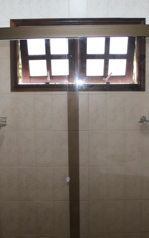 Casa de condomínio para alugar com 390m², 5 quartos e 4 vagasBanheiro