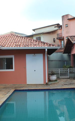 Casa de condomínio para alugar com 390m², 5 quartos e 4 vagasÁrea Externa