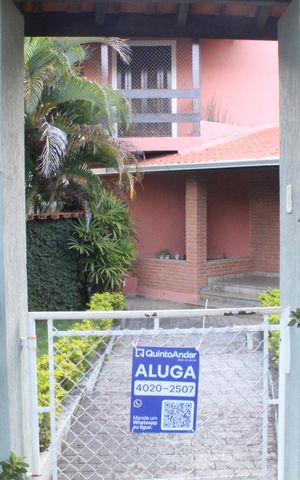 Casa de condomínio para alugar com 390m², 5 quartos e 4 vagasPlaca