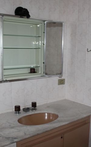 Casa de condomínio para alugar com 390m², 5 quartos e 4 vagasBanheiro