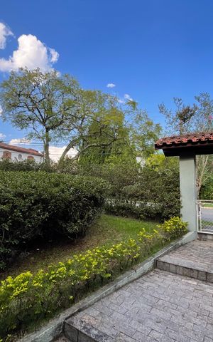 Casa de condomínio para alugar com 390m², 5 quartos e 4 vagas Casa de condomínio para alugar com 390m², 5 quartos e 4 vagasFachada