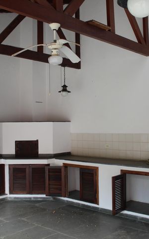 Casa de condomínio para alugar com 390m², 5 quartos e 4 vagasÁrea Externa