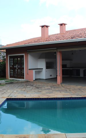 Casa de condomínio para alugar com 390m², 5 quartos e 4 vagasÁrea Externa