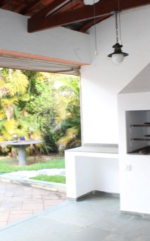 Casa de condomínio para alugar com 390m², 5 quartos e 4 vagasÁrea Externa