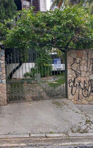 Casa para alugar com 130m², 2 quartos e 7 vagas Casa para alugar com 130m², 2 quartos e 7 vagasFachada