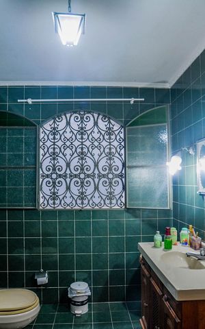 Casa para alugar com 130m², 2 quartos e 7 vagas Casa para alugar com 130m², 2 quartos e 7 vagasBanheiro Corredor