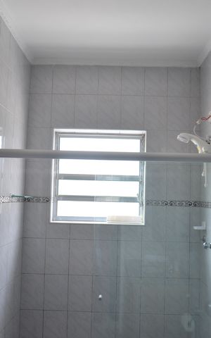 Casa à venda com 200m², 2 quartos e 4 vagasBanheiro Social