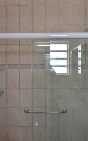 Casa à venda com 200m², 2 quartos e 4 vagasBanheiro do Quarto 2