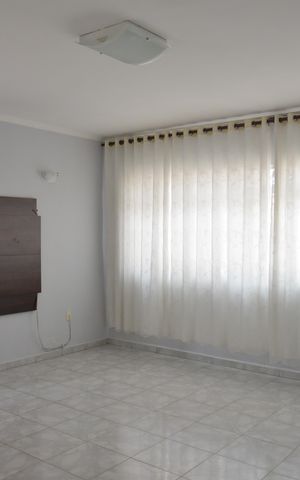 Casa à venda com 200m², 2 quartos e 4 vagasSala