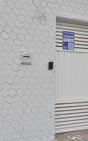 Casa à venda com 200m², 2 quartos e 4 vagasFachada