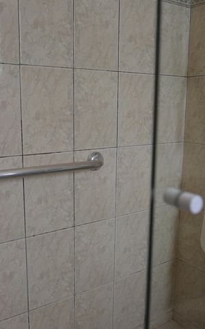 Casa à venda com 200m², 2 quartos e 4 vagasBanheiro do Quarto 2