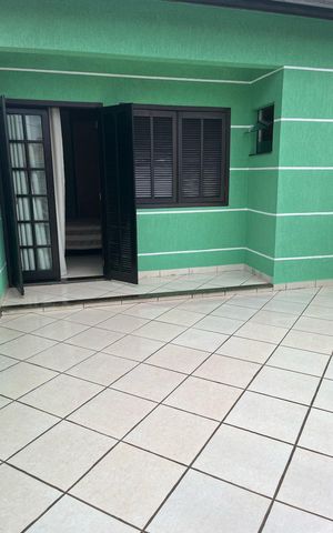 Casa à venda com 196m², 4 quartos e 2 vagas Casa à venda com 196m², 4 quartos e 2 vagasÁrea Externa
