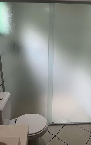 Casa à venda com 196m², 4 quartos e 2 vagas Casa à venda com 196m², 4 quartos e 2 vagasBanheiro