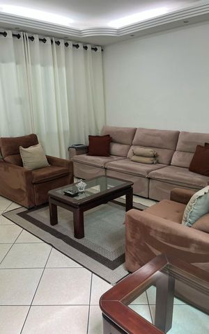 Casa à venda com 196m², 4 quartos e 2 vagas Casa à venda com 196m², 4 quartos e 2 vagasSala