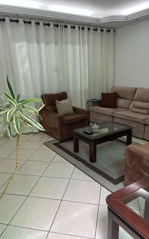 Casa à venda com 196m², 4 quartos e 2 vagas Casa à venda com 196m², 4 quartos e 2 vagasSala
