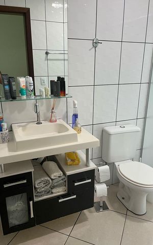Casa à venda com 196m², 4 quartos e 2 vagas Casa à venda com 196m², 4 quartos e 2 vagasBanheiro