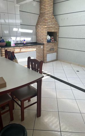 Casa à venda com 196m², 4 quartos e 2 vagas Casa à venda com 196m², 4 quartos e 2 vagasChurrasqueira