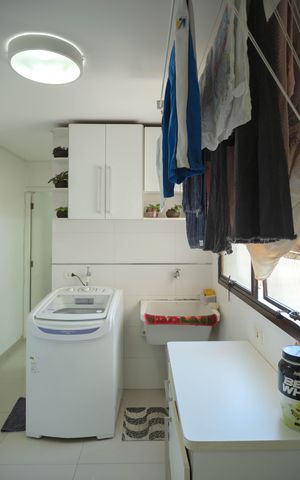 Apartamento à venda com 169m², 3 quartos e 2 vagas Apartamento à venda com 169m², 3 quartos e 2 vagasÁrea de Serviço