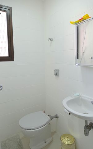 Apartamento à venda com 169m², 3 quartos e 2 vagas Apartamento à venda com 169m², 3 quartos e 2 vagasBanheiro de Serviço
