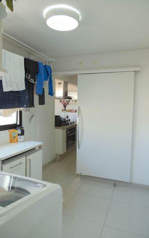 Apartamento à venda com 169m², 3 quartos e 2 vagas Apartamento à venda com 169m², 3 quartos e 2 vagasÁrea de Serviço
