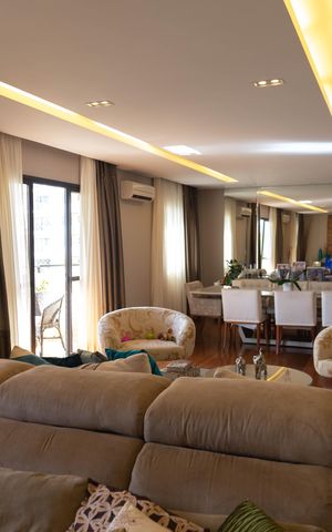 Apartamento à venda com 169m², 3 quartos e 2 vagas Apartamento à venda com 169m², 3 quartos e 2 vagasSala