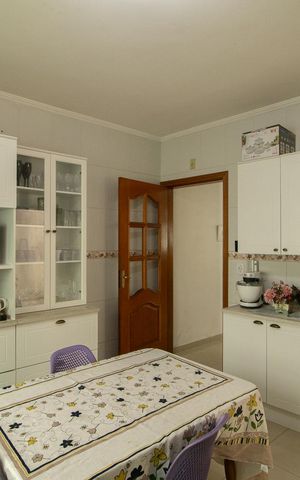 Casa para alugar com 147m², 3 quartos e 4 vagas Casa para alugar com 147m², 3 quartos e 4 vagasCozinha