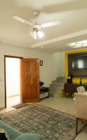 Casa para alugar com 147m², 3 quartos e 4 vagas Casa para alugar com 147m², 3 quartos e 4 vagasSala