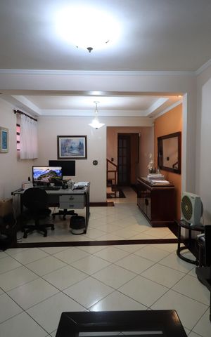 Casa para alugar com 302m², 3 quartos e 3 vagasSala