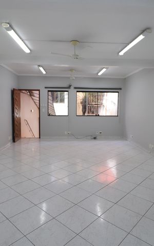 Casa para alugar com 302m², 3 quartos e 3 vagasÁrea comum - Salão de festas