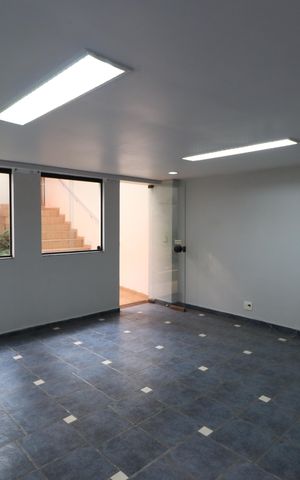 Casa para alugar com 302m², 3 quartos e 3 vagasHall