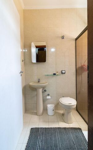 Casa à venda com 254m², 2 quartos e 5 vagasBanheiro da Suíte 2