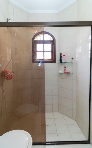 Casa à venda com 254m², 2 quartos e 5 vagasBanheiro da Suíte 2