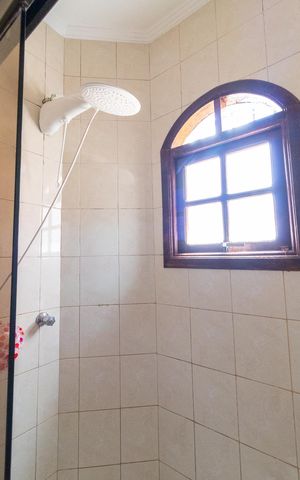 Casa à venda com 254m², 2 quartos e 5 vagasBanheiro da Suíte 2