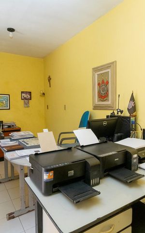 Casa à venda com 254m², 2 quartos e 5 vagasEdícula contem 1 Banheiro