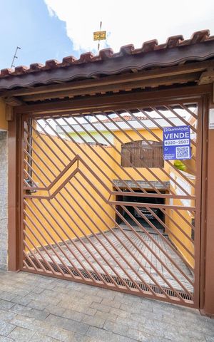 Casa à venda com 254m², 2 quartos e 5 vagasFachada + Plaquinha
