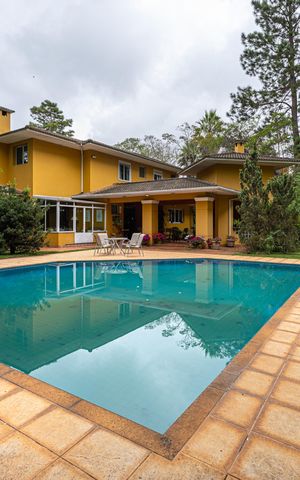 Casa de condomínio à venda com 1000m², 4 quartos e 3 vagas Casa de condomínio à venda com 1000m², 4 quartos e 3 vagasÁrea comum - Piscina