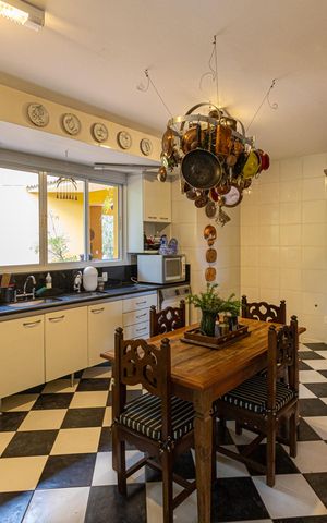 Casa de condomínio à venda com 1000m², 4 quartos e 3 vagas Casa de condomínio à venda com 1000m², 4 quartos e 3 vagasCozinha