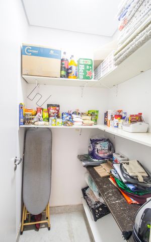 Casa de condomínio à venda com 280m², 3 quartos e 4 vagasDespensa